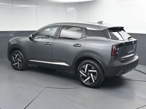 Used 2025 Nissan Kicks SV w/ SV Premium Package image 5