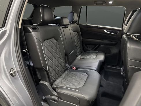 Certified 2024 Volkswagen Atlas SEL Premium R-Line image 33