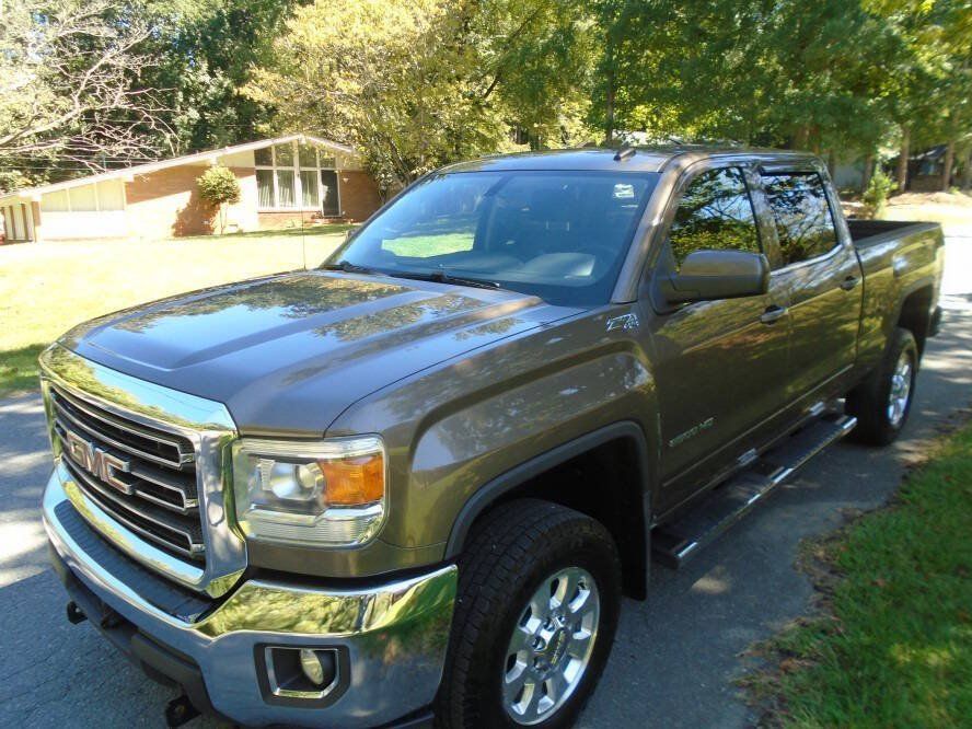 Used 2015 GMC Sierra 2500 SLE w/ SLE Preferred Package AWD/4WD image 1