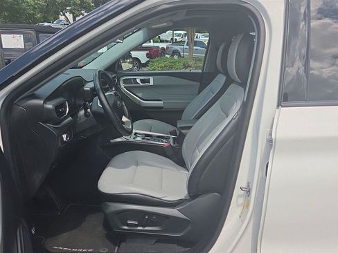 Used 2021 Ford Explorer XLT w/ Equipment Group 202A AWD/4WD image 8