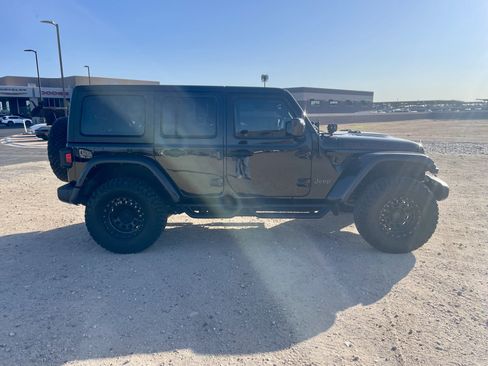 Used 2023 Jeep Wrangler Unlimited Rubicon AWD/4WD image 6
