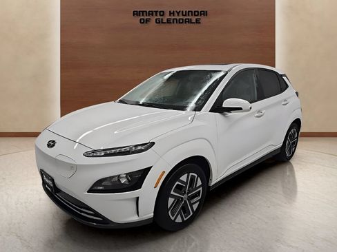 Used 2023 Hyundai Kona SEL FWD image 2