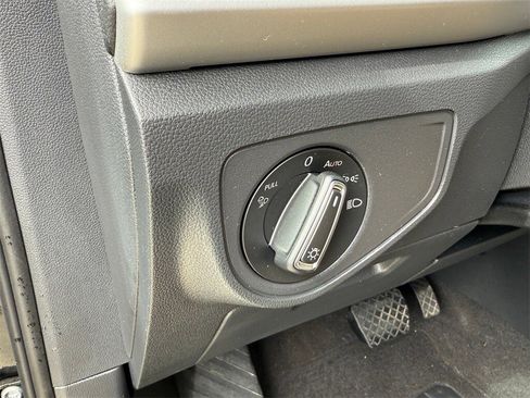 Used 2023 Volkswagen Atlas Cross Sport SE w/ Panoramic Sunroof Package image 15