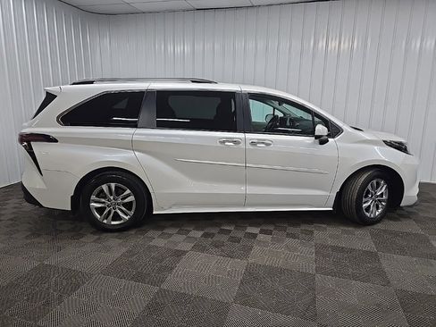 Used 2024 Toyota Sienna XLE image 2