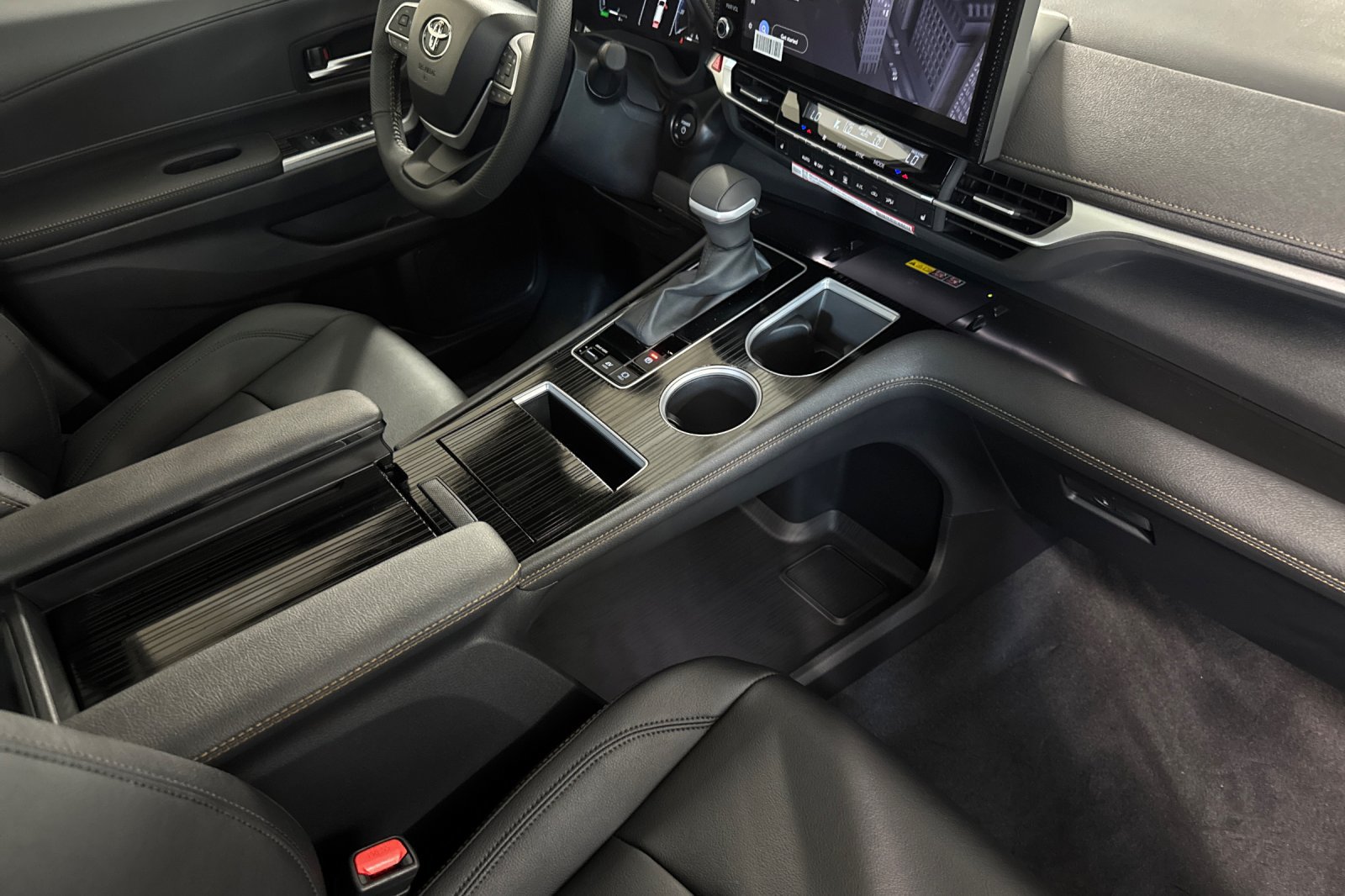 New 2026 Toyota Sienna XLE Woodland Edition AWD/4WD image 20