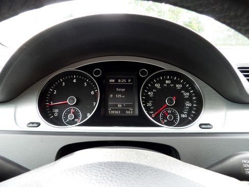 Used 2014 Volkswagen CC R-Line image 11