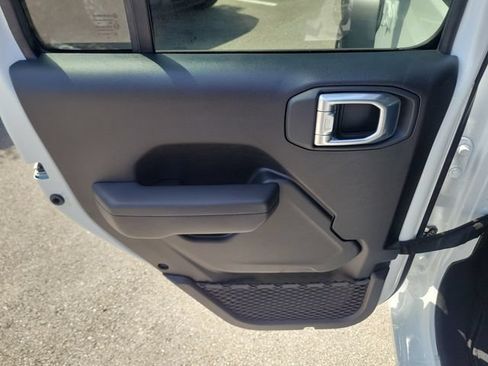 Used 2025 Jeep Wrangler Unlimited Sport AWD/4WD image 9