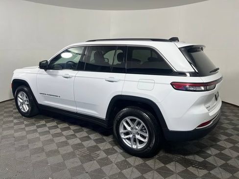 Used 2023 Jeep Grand Cherokee Laredo w/ Luxury Tech Group I AWD/4WD image 6