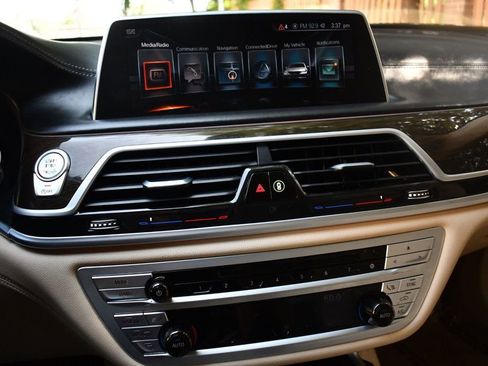 Used 2017 BMW 750i xDrive image 28