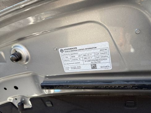 Used 2023 Volkswagen Tiguan SE R-Line image 10