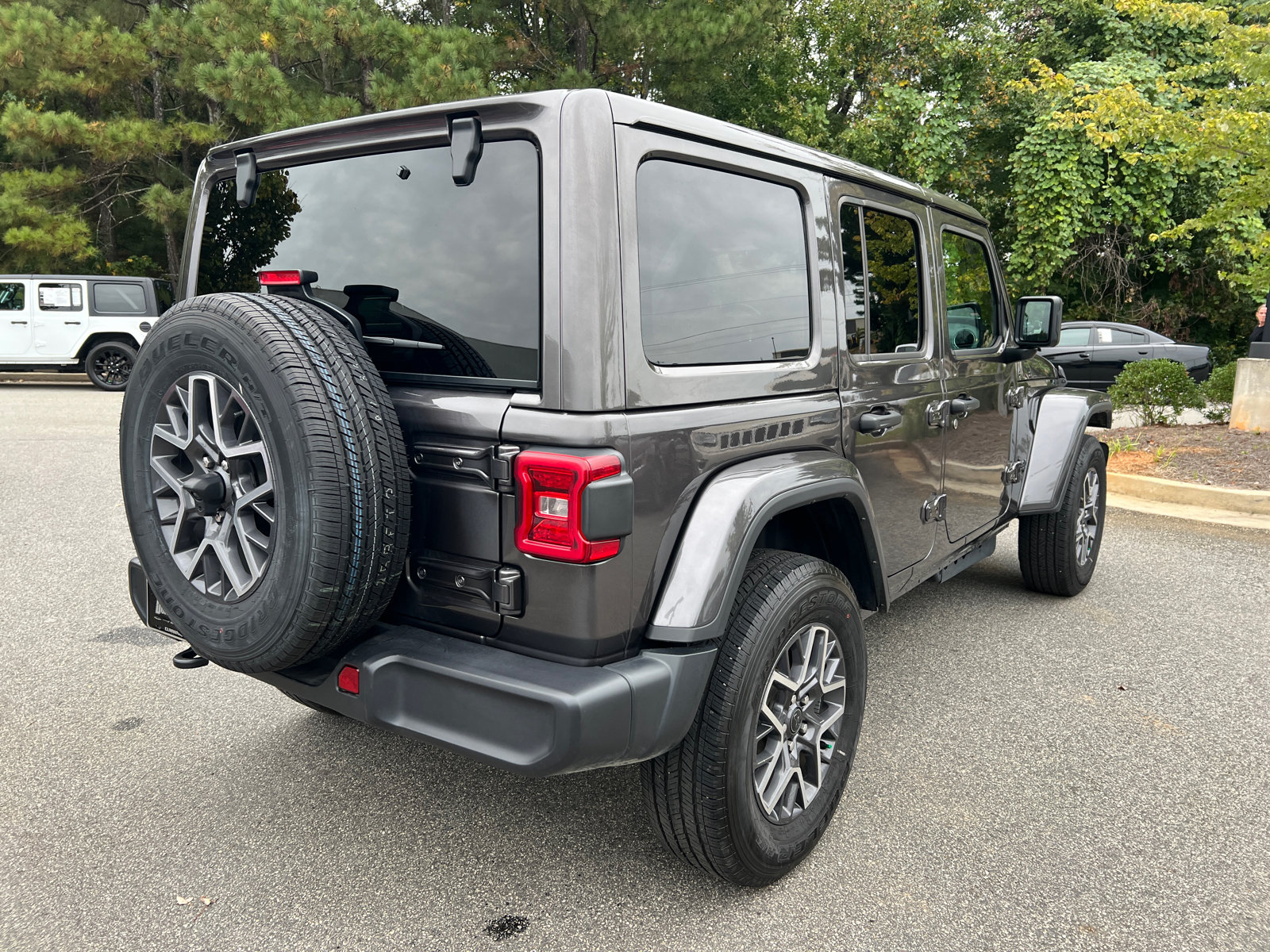 Used 2026 Jeep Wrangler Unlimited Sahara AWD/4WD image 8