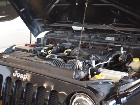 Used 2018 Jeep Wrangler Unlimited Sport S image 89