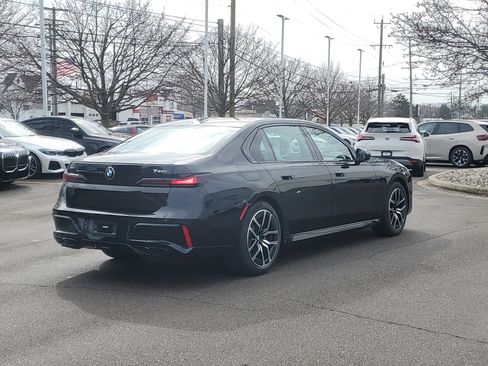 Certified 2023 BMW 760i xDrive w/ Executive Package image 3