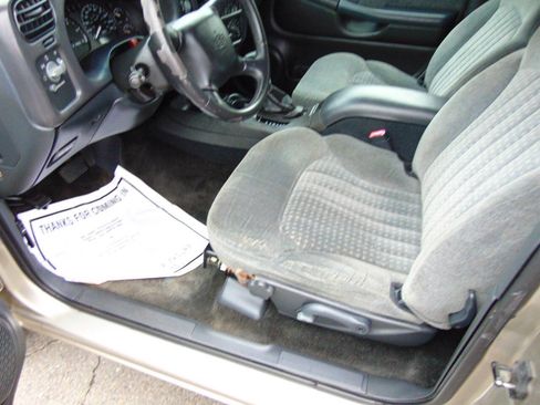 Used 2002 Chevrolet Blazer LS w/ Preferred Equipment Group image 5