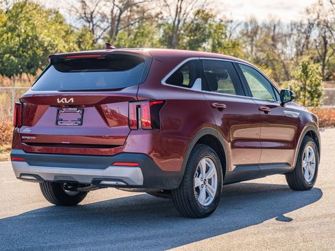 Used 2025 Kia Sorento LX image 7