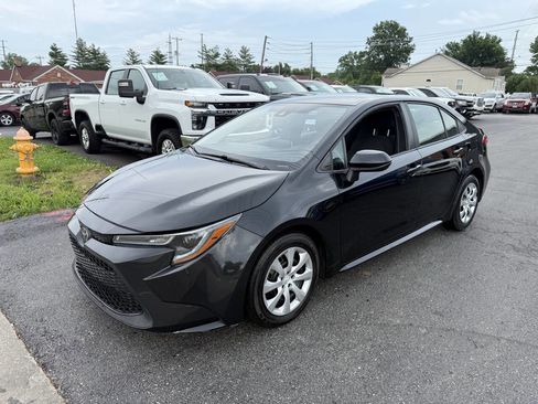 Used 2020 Toyota Corolla LE FWD image 3