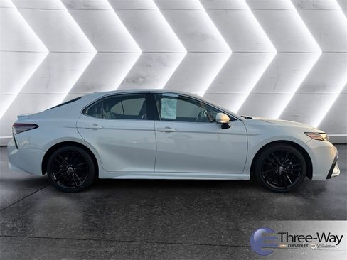 Used 2023 Toyota Camry XSE image 6