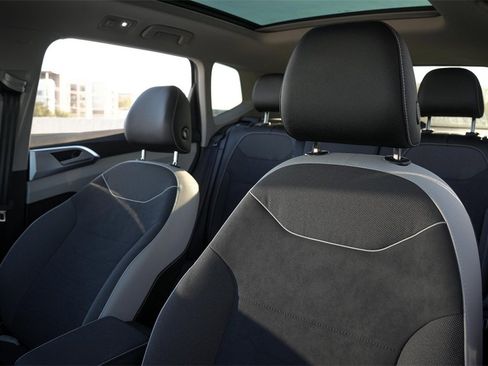 New 2025 Volkswagen Taos SE image 12