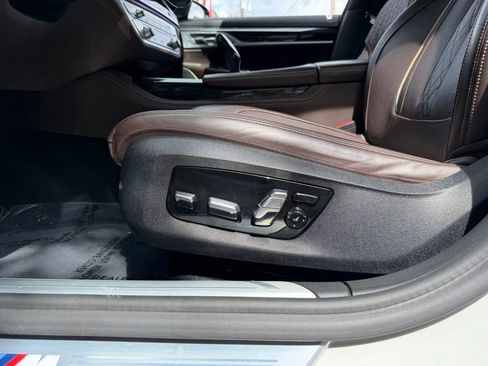 Used 2021 BMW 750i xDrive w/ M Sport Package AWD/4WD image 27