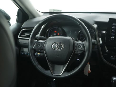 Used 2021 Toyota Camry SE w/ Cold Weather Package image 14