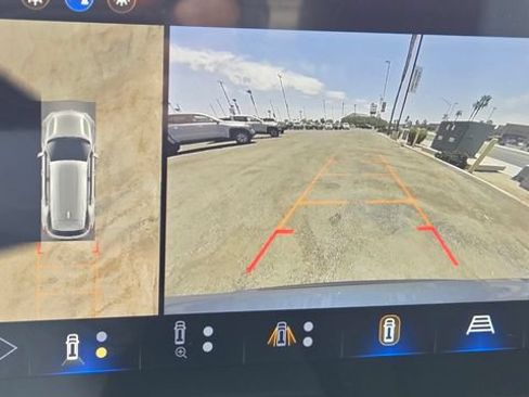 New 2026 Chevrolet Equinox LT w/ Safety and Technology Package FWD image 8