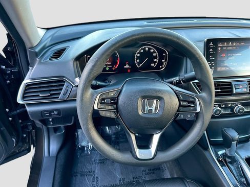 Used 2018 Honda Accord EX image 11