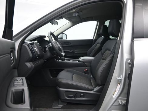 Used 2025 Nissan Pathfinder SV FWD image 22