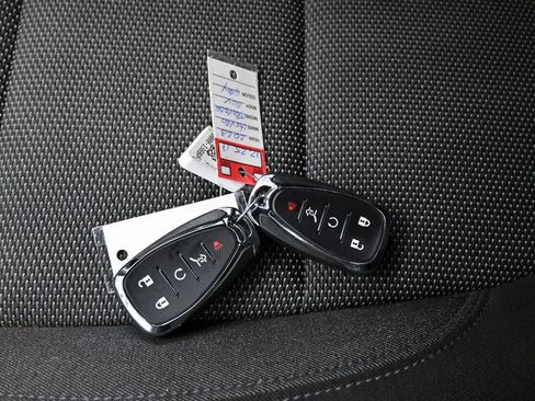 Used 2023 Chevrolet Traverse LT w/ LPO, Floor Liner Package image 32