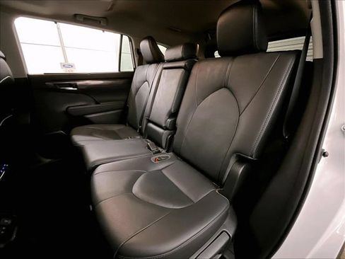 Used 2021 Toyota Highlander Limited AWD/4WD image 25