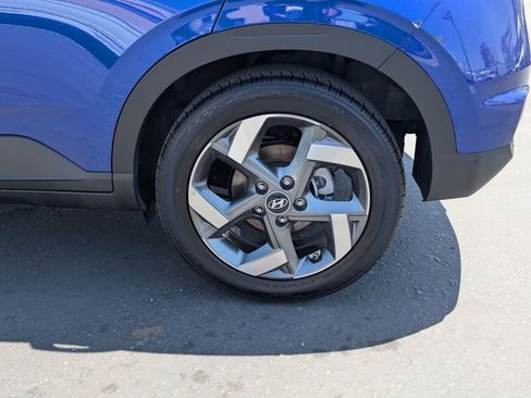 Used 2025 Hyundai Venue SEL FWD image 13