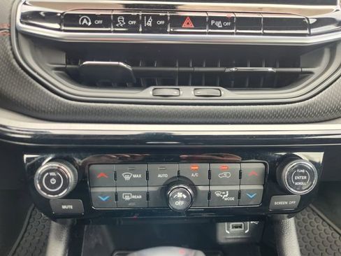 Used 2025 Jeep Compass Trailhawk AWD/4WD image 19