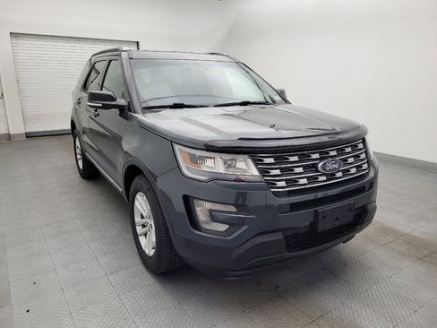 Used 2016 Ford Explorer XLT image 13