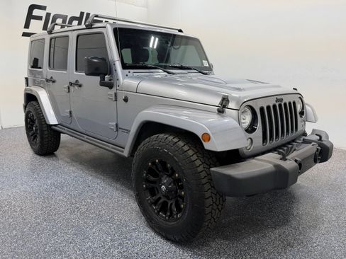 Used 2015 Jeep Wrangler Unlimited Sahara AWD/4WD image 9