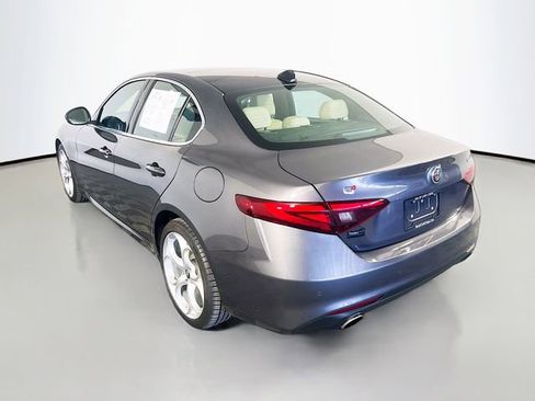 Used 2023 Alfa Romeo Giulia AWD w/ Quick Order Package 22X Lusso image 6