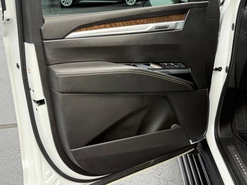 Used 2025 Cadillac Escalade ESV Sport Platinum w/ LPO, ONYX Package AWD/4WD image 14