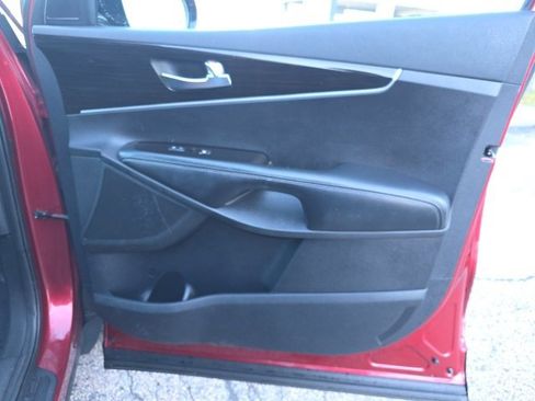 Used 2019 Kia Sorento LX image 8