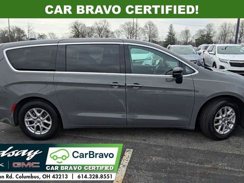 Used 2025 Chrysler Pacifica Select FWD image 11