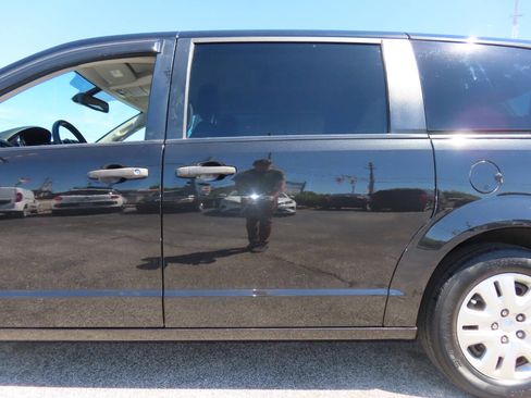 Used 2019 Dodge Grand Caravan SE FWD image 30