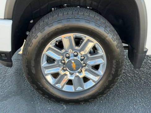 Used 2025 Chevrolet Silverado 2500 High Country w/ High Country Premium Package AWD/4WD image 10