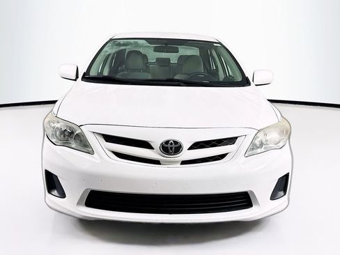 Used 2011 Toyota Corolla LE image 2