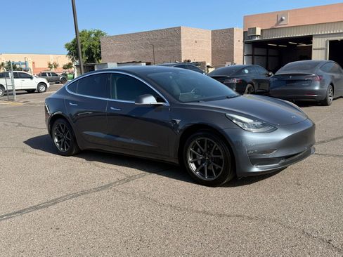 Used 2019 Tesla Model 3 Standard Range Plus image 3