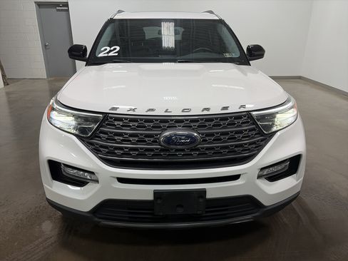 Used 2022 Ford Explorer XLT w/ Equipment Group 202A AWD/4WD image 29