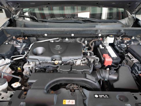 Used 2019 Toyota RAV4 LE w/ Carpet Mat Package FWD image 31