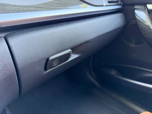 Used 2018 BMW 330i xDrive Sedan AWD/4WD image 28