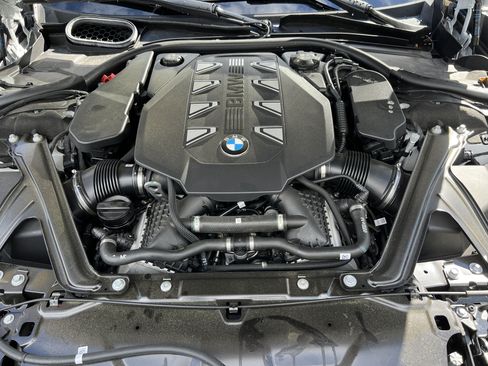 Used 2025 BMW 760i xDrive w/ Executive Package AWD/4WD image 34