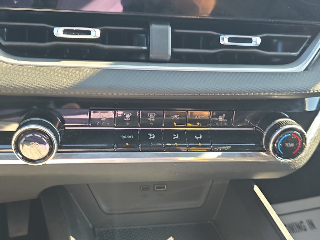 Used 2025 Chevrolet Equinox LT FWD image 19