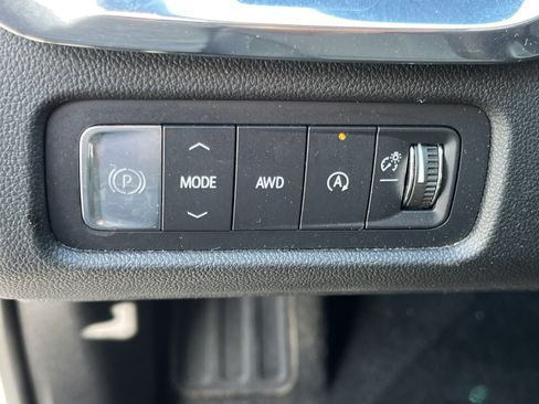 Used 2025 GMC Acadia Elevation w/ Elevation Premium Package AWD/4WD image 18