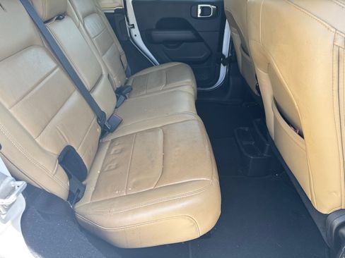 Used 2018 Jeep Wrangler Unlimited Sahara w/ Cold Weather Group AWD/4WD image 16