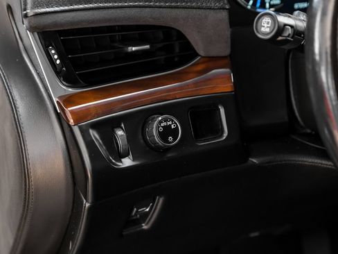Used 2019 Cadillac Escalade ESV Premium Luxury RWD image 28