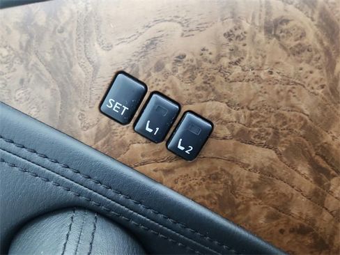 Used 2021 Nissan Armada SL w/ Captain's Chairs Package image 21